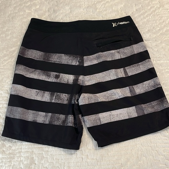 Hurley board shorts 32x9 inseam - Picture 2 of 2